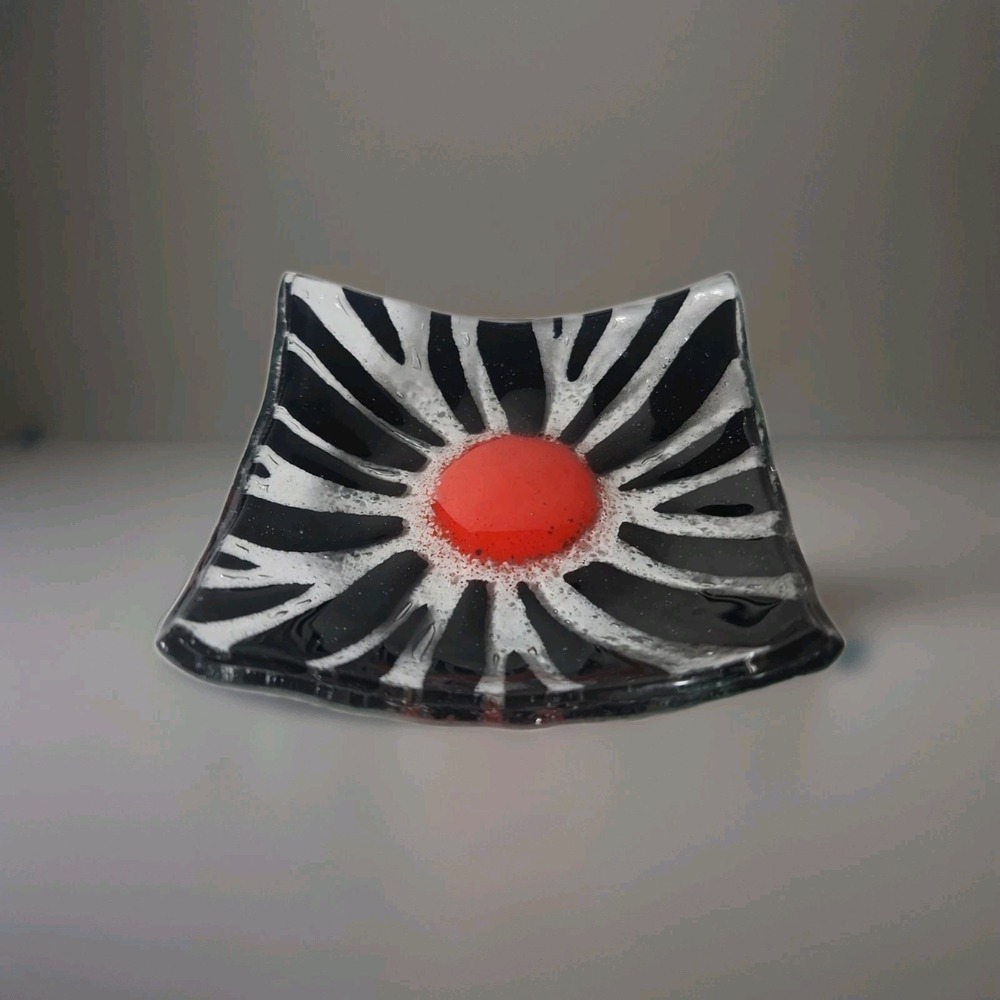 Handmade Fused Art Glass Trinket Dish‎ Red Daisy Sunburst w/Black & White Design
